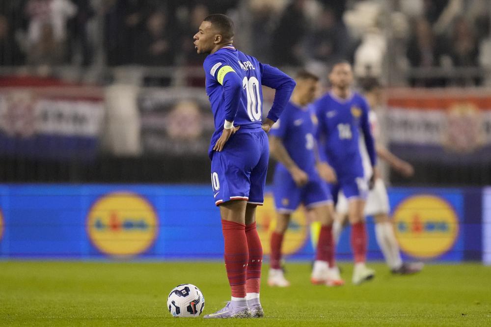 官方：因球迷对阿奇姆彭的歧视言行，成都蓉城被罚款50万元